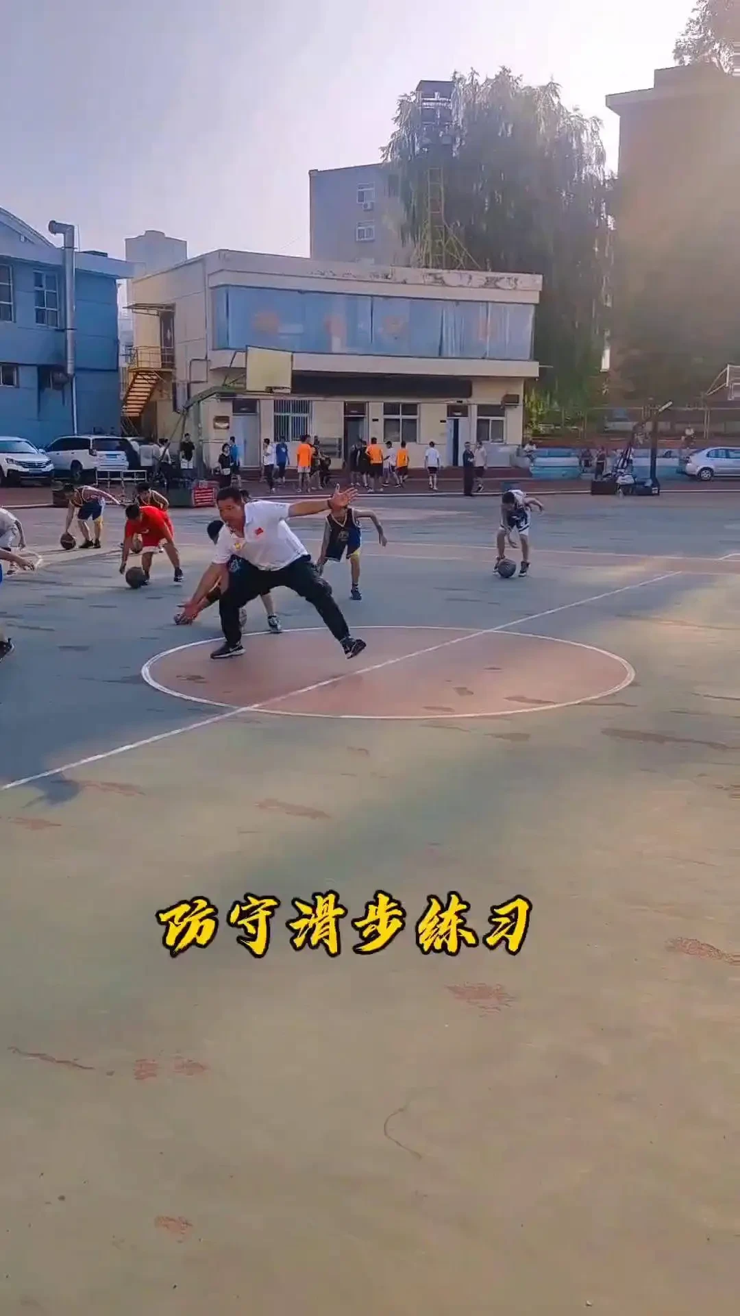 借助专业设备解决篮球训练中的困难