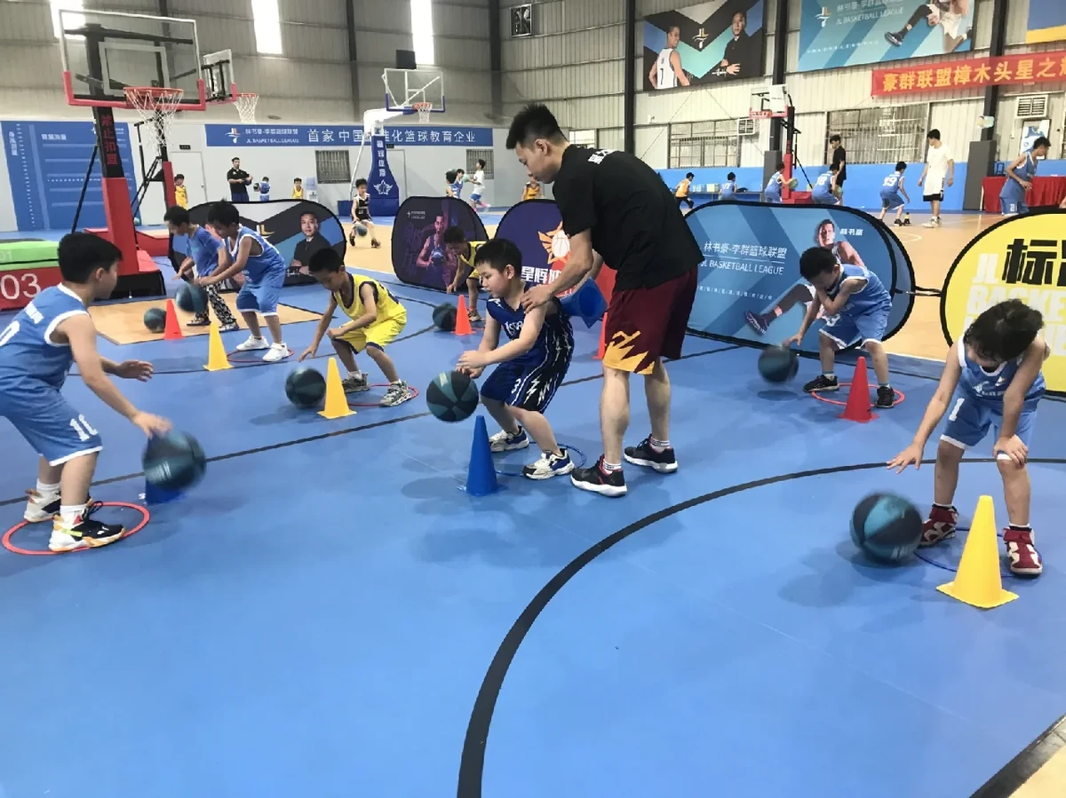 学生球员如何平衡学业和篮球赛事训练